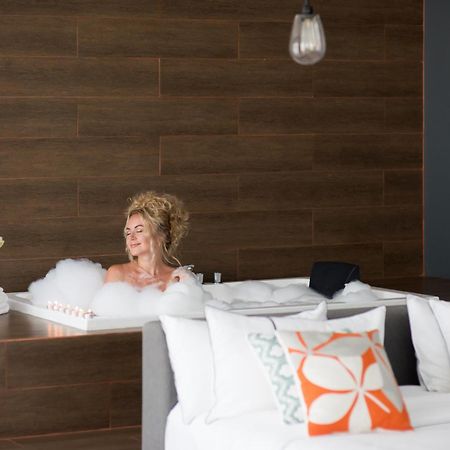 White Boutique Hotel And Residences Sihanoukville Exteriör bild