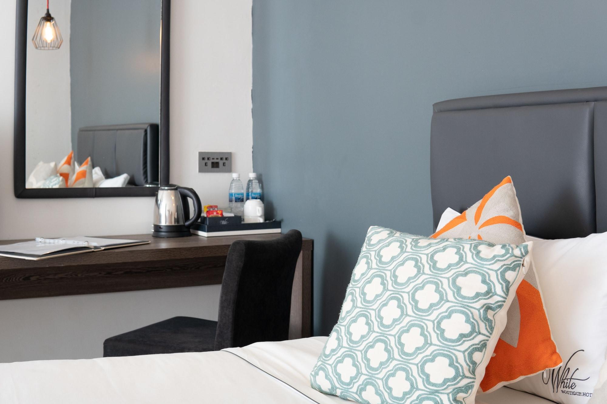 White Boutique Hotel And Residences Sihanoukville Exteriör bild