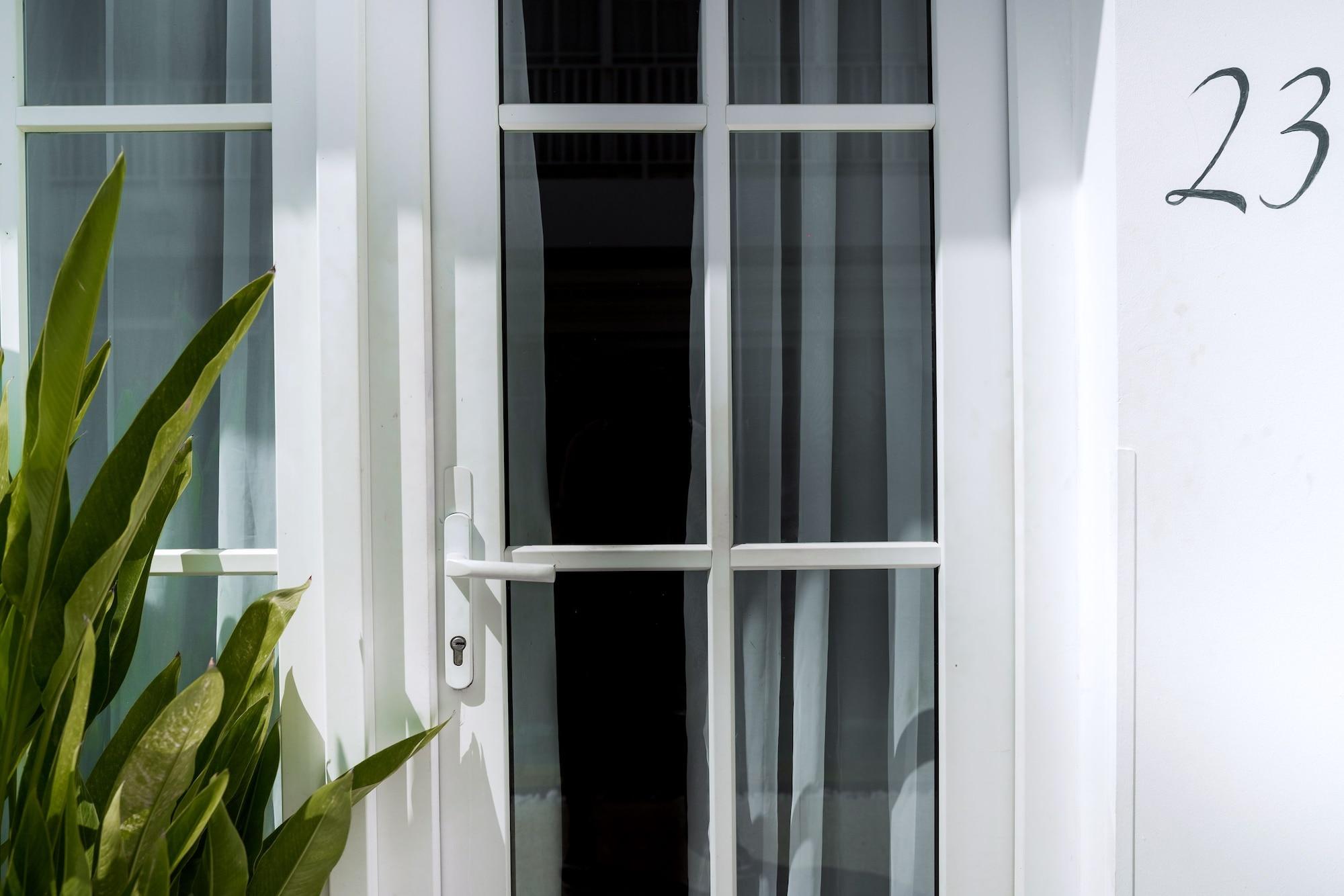 White Boutique Hotel And Residences Sihanoukville Exteriör bild