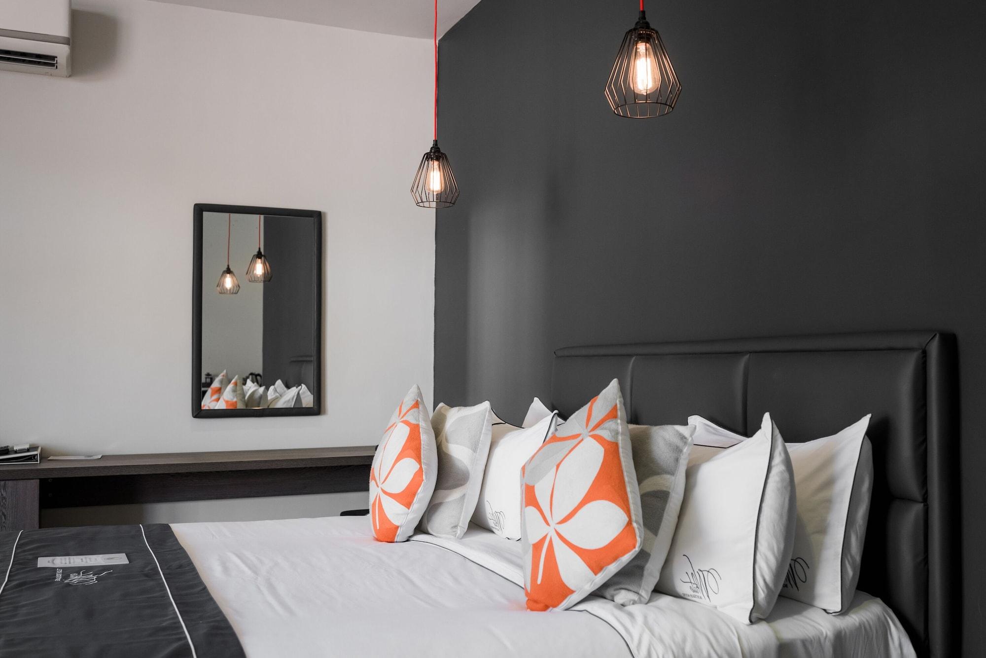 White Boutique Hotel And Residences Sihanoukville Exteriör bild