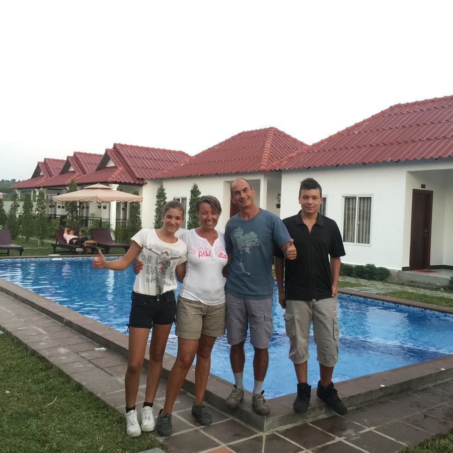 White Boutique Hotel And Residences Sihanoukville Exteriör bild
