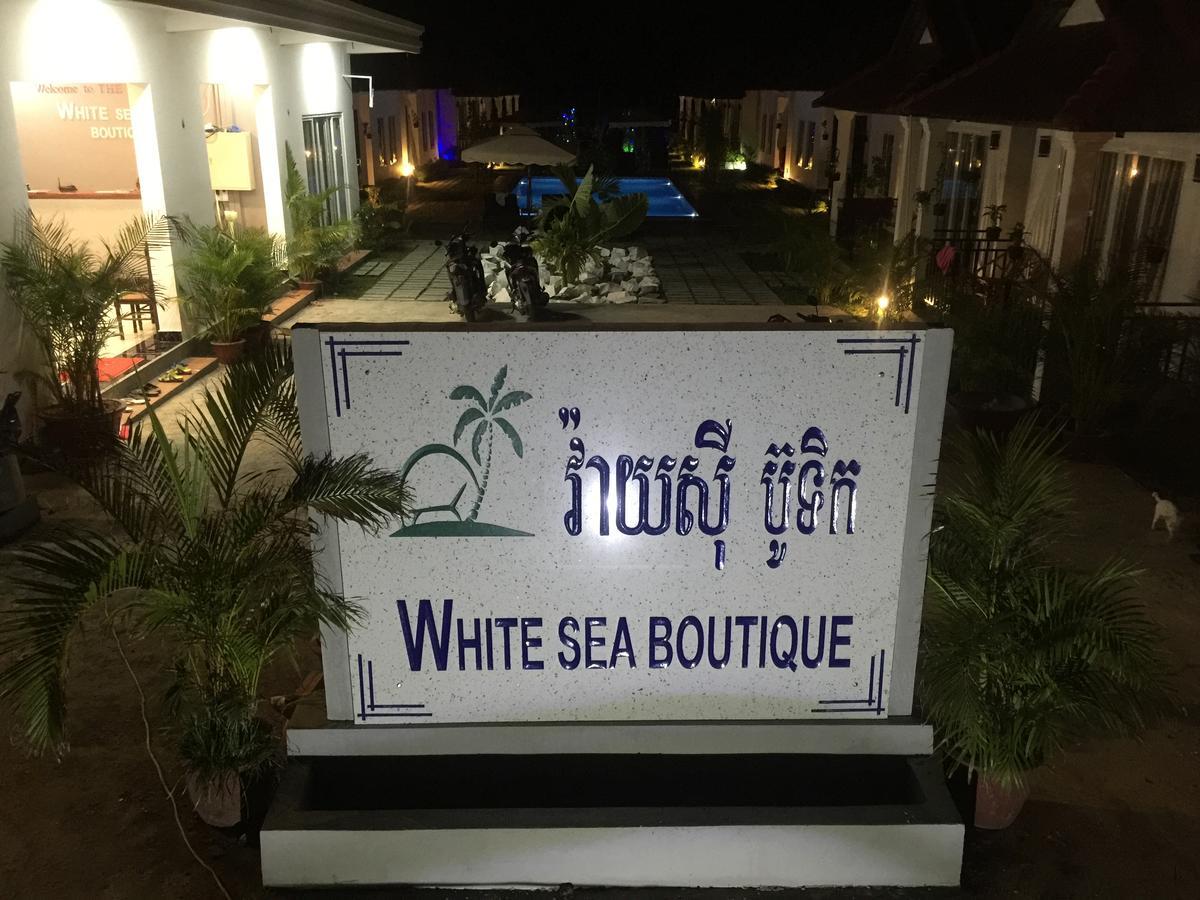 White Boutique Hotel And Residences Sihanoukville Exteriör bild