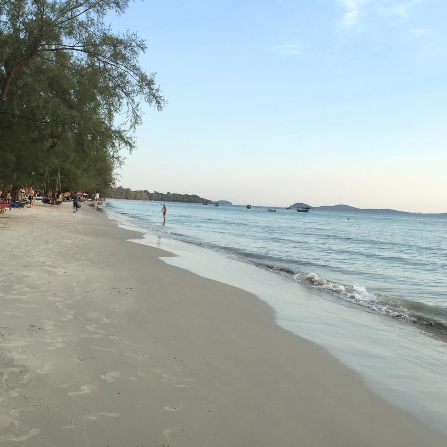 White Boutique Hotel And Residences Sihanoukville Exteriör bild