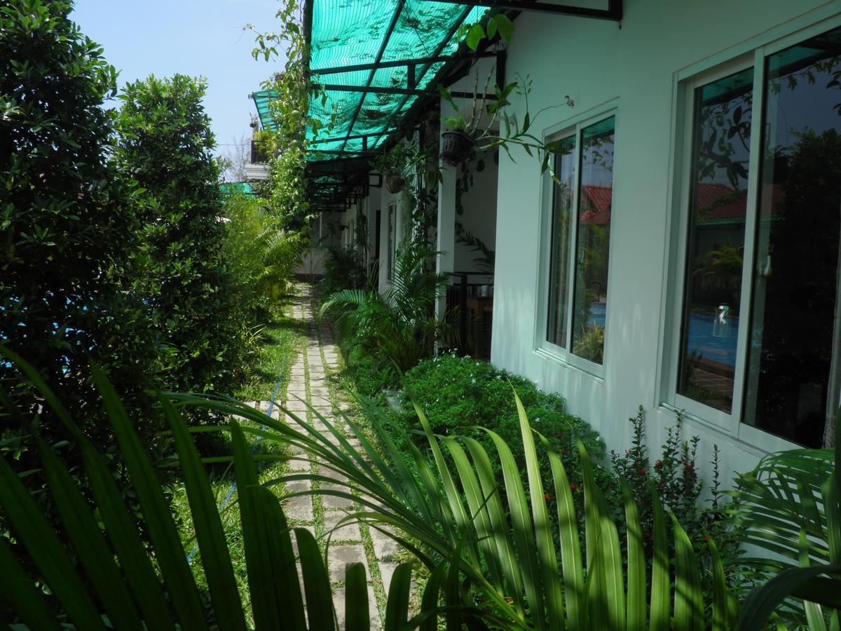 White Boutique Hotel And Residences Sihanoukville Exteriör bild