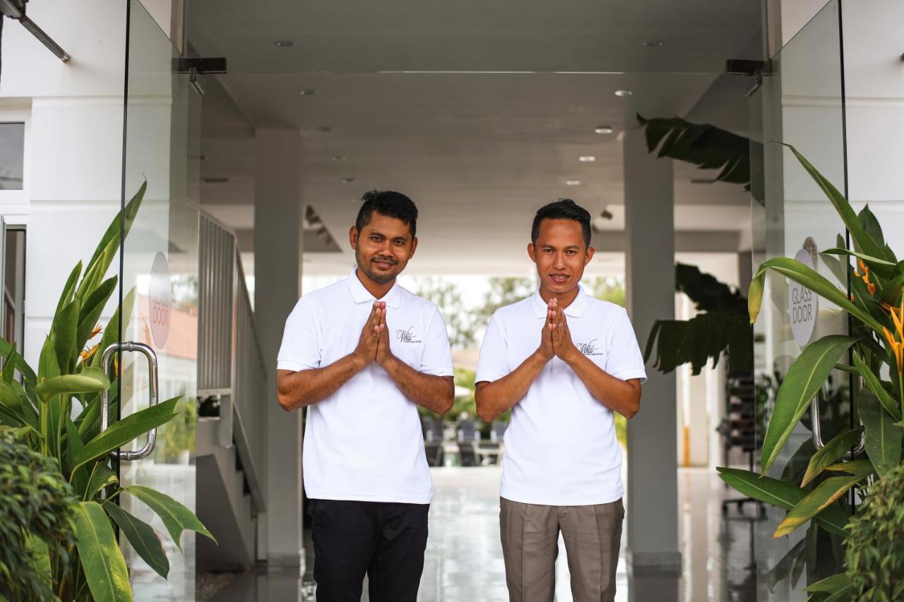 White Boutique Hotel And Residences Sihanoukville Exteriör bild