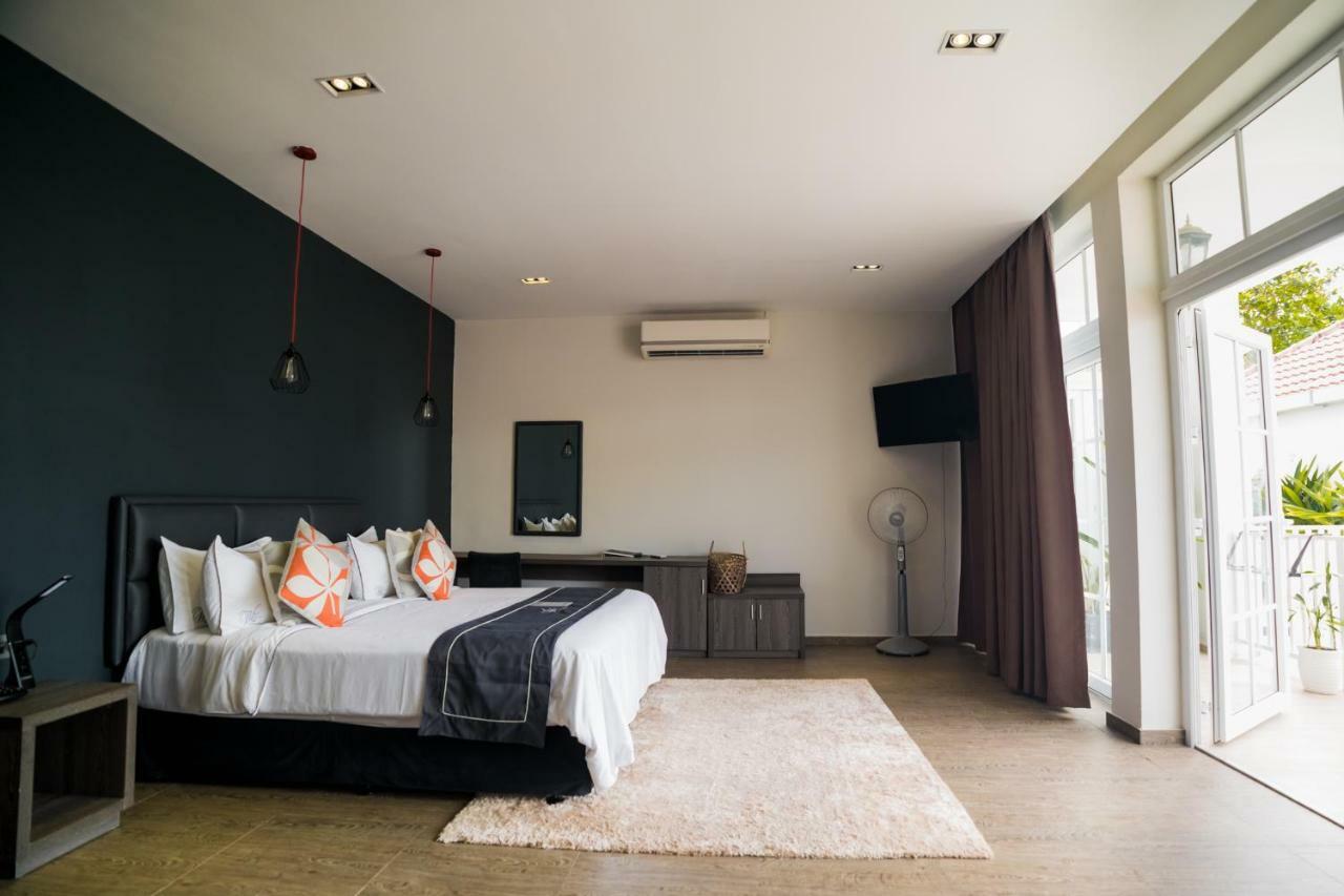 White Boutique Hotel And Residences Sihanoukville Rum bild
